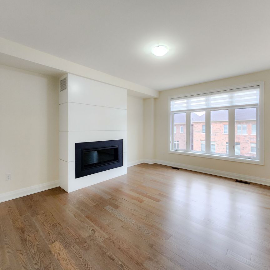 For Lease - 72 Kentledge Avenue, East Gwillimbury, Ontario - Photo 1