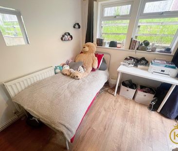 4 bedroom semi-detached house to rent - Photo 6