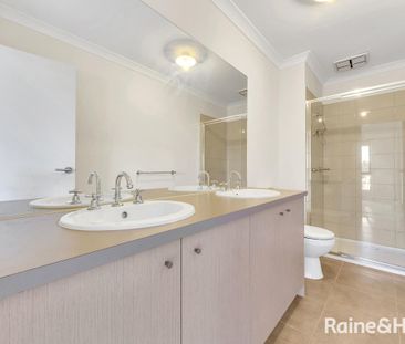 Spacious & Stylish Family Sanctuary in front of Park - Photo 6