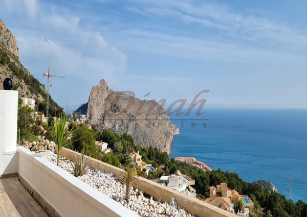 Exclusive flat with stunning terrace and spectacular sea views.