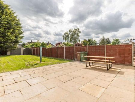 1 bedroom in a house share to rent - Photo 4