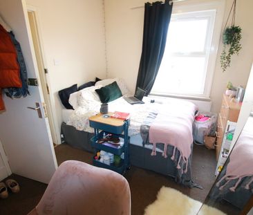 3 Bed Terraced House, Blenheim Road, RG1 - Photo 3