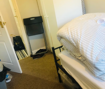 1 bedroom in a house share to rent - Photo 2