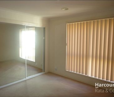 Spacious and Modern Living at 13 Royal Place, South Morang - Photo 6