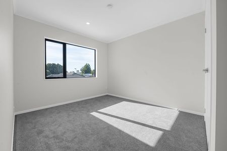 Brand New 4-Bedroom Townhouse in Prime Enderley Location - Photo 4