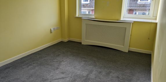 ***Apply online ** 1 Bed over 55’s flat. Adapted walk in shower. Martyr’s Reach - Photo 2