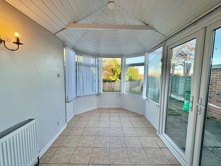 2 bedroom detached bungalow to rent - Photo 2