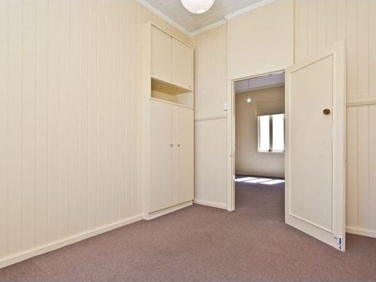Highgate Hill - Photo 1