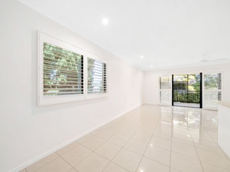 Top-Floor Living in a Boutique Complex – Walk to Scarborough Seaside Village - Photo 3