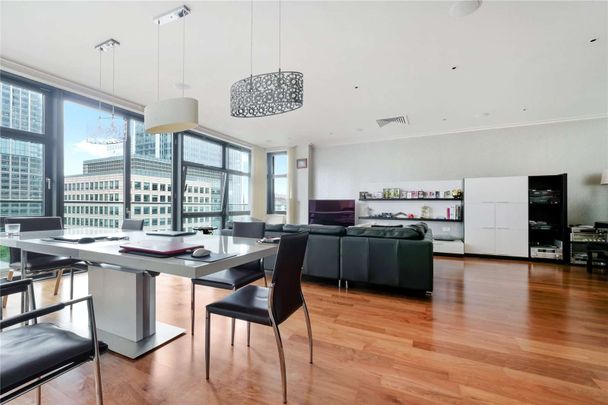 Savills are delighted to present this spacious residence in the sought-after Discovery Dock West development. - Photo 1