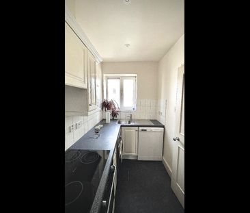 2 Bed Flat, Chiswick Court, W4 - Photo 5