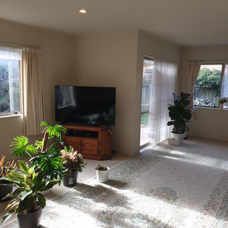 Paraparaumu - 3 bedrooms - Photo 1