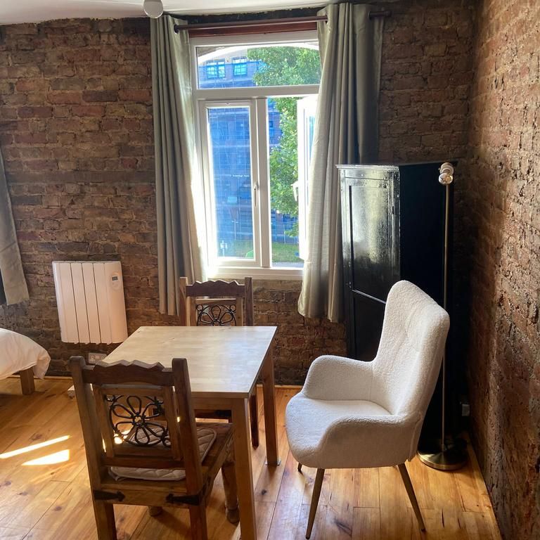 Studio to rent - Photo 1