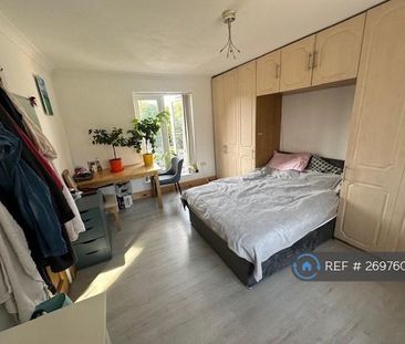 4 bedroom semi-detached house to rent - Photo 5