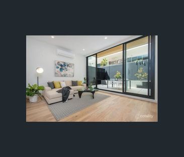 Stylish 2 Bedroom Bayside Living with Private Courtyard - Photo 1
