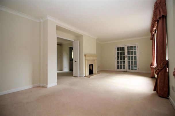 Broadwater Close, Woking, Surrey, GU21 5TW - Photo 1