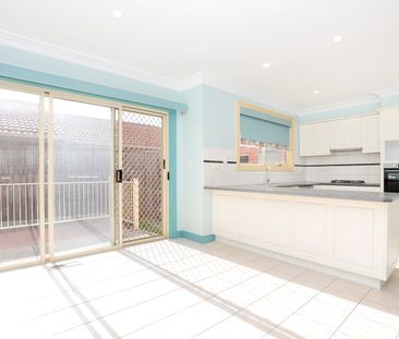 Conveniently located with loads of natural light - Photo 2