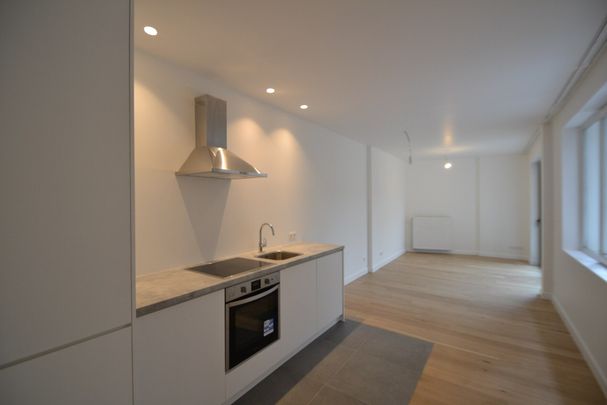 Ruim en recent totaal vernieuwd app. met oa. 2 slpks en 1 badk, op toplocatie nabij Marnixplein - Foto 1