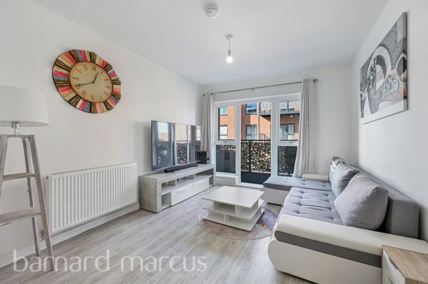 Thimble Crescent, Wallington - Photo 1