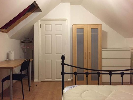 1 bedroom in a house share to rent - Photo 1