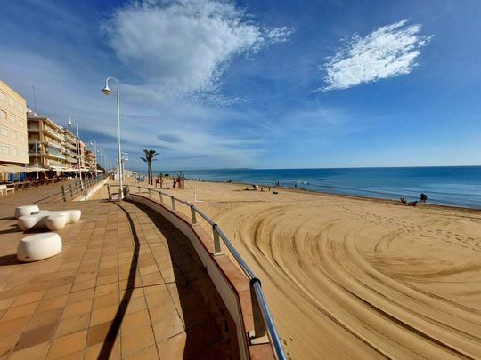 Apartamento de alquiler en Azorin, 18, Guardamar Playa - Photo 1