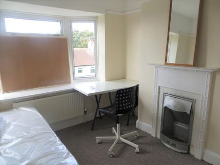 5 bedroom end of terrace house to rent - Photo 4