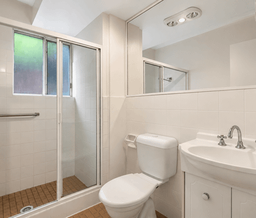 Contemporary Living Meets Convenience - Photo 6