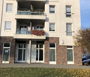 gemütliche 2-Raum-Wohnung mit Balkon, Laminat, Duschbad mit Fenster, Abstellraum und Fahrstuhl - Foto 4