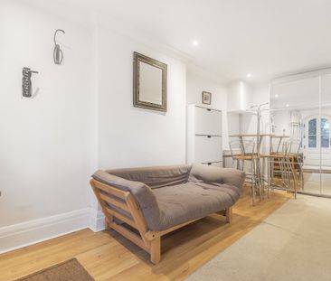 Flat to rent - Shooters Hill Road, London, SE3 - Photo 2