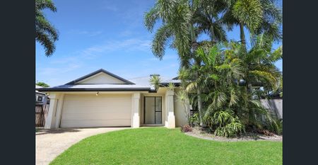 Edmonton home with side access and pool - Photo 3