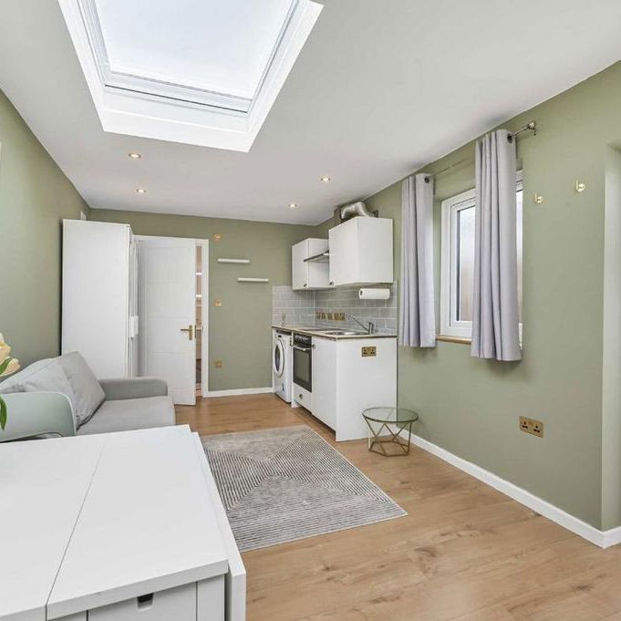 Studio to rent - Photo 1