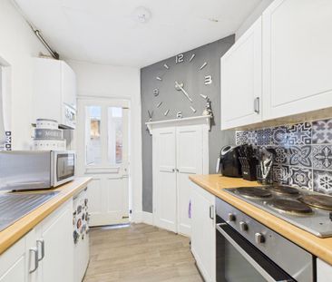 2 bedroom terraced house to rent - Photo 4