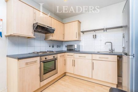 2 bedroom flat to rent - Photo 4