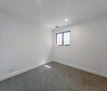 16 Loma Linda Grove, Balwyn North VIC 3104 - House For Rent | Domain - Photo 2