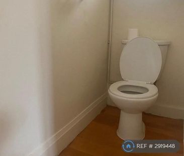 4 bedroom semi-detached house to rent - Photo 6