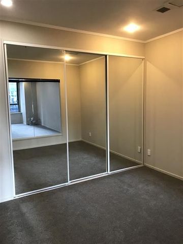 Close to the centre of it all! - Photo 2