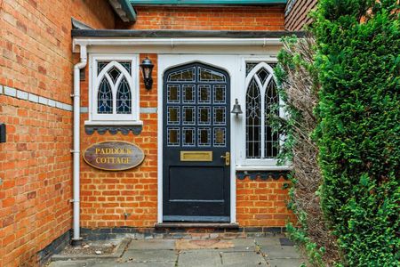 5 bedroom semi-detached house to rent - Photo 2