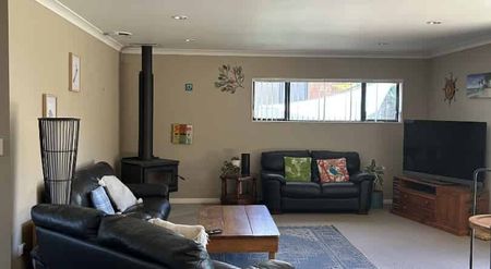 Stunning Family Home - Where Everyday Living Feels Like a Holiday! - Photo 5