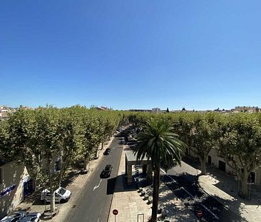 NIMES NOTRE DAME - SUPERBE T3 MEUBLE avec BALCON et CLIMATISATION - Photo 1