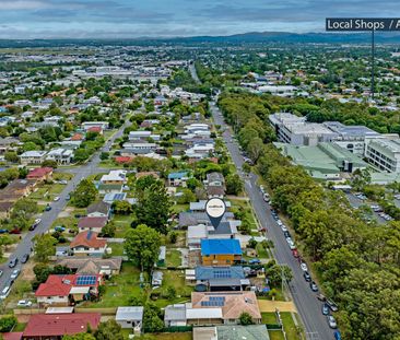 Watch Video: By law - single persons only - 750m to Hospital - Stud... - Photo 3