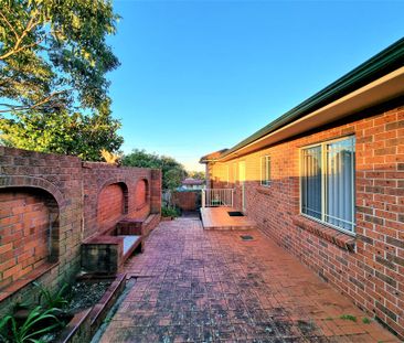 SPACIOUS 3 BEDROOM VILLA IN SOUGHT AFTER LOCATION - Photo 1