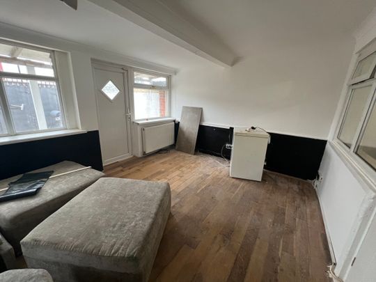 Harlington Road West, Feltham, TW14 0JJ - Photo 1