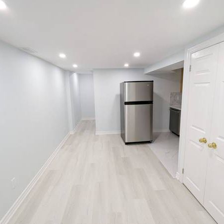 2 bedroom near Danforth & Greenwood - Photo 1