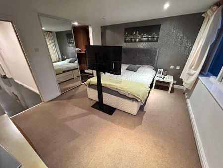 Waterloo Warehouse - Photo 4