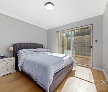 Ultra Convenient Location – Spacious Two Bedroom Apartment - Photo 4