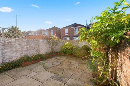 4 bedroom terraced house to rent - Photo 4