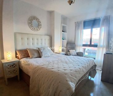 Middle Floor Apartment in Estepona - Photo 5