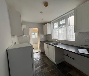 4 bedroom terraced house to rent - Photo 5