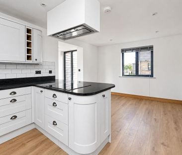 4 bedroom detached house to rent - Photo 4