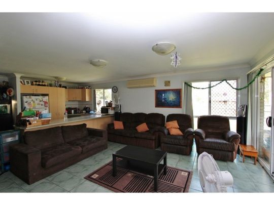 Spacious Family Home with Huge Yard – Walk to Train! - Photo 1